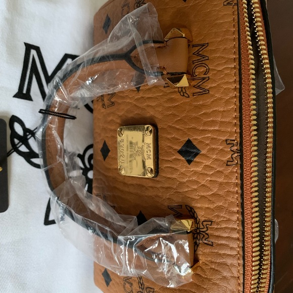 NWT MCM VISETOS MINI BOSTON BAG & CHARM NWT - Picture 4 of 16